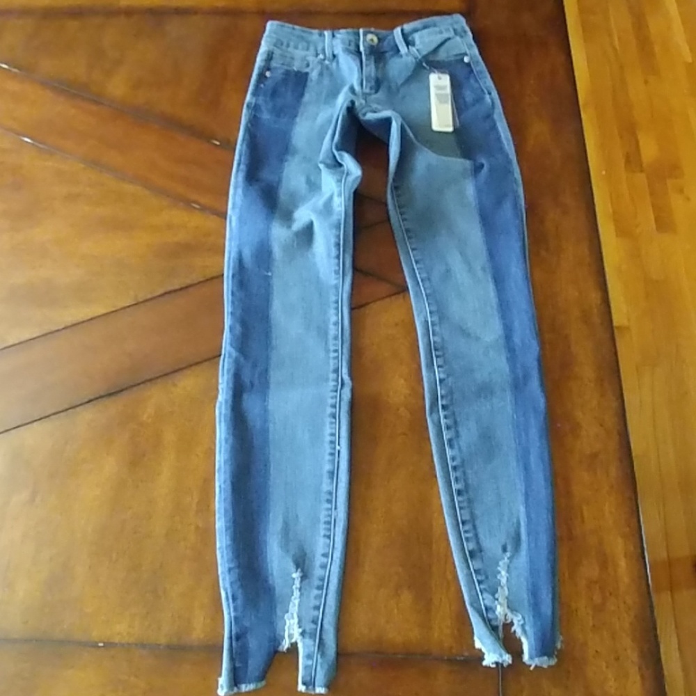 NEW TRENDY SOFT COMFORTABLE TRACTRBLU JEANS